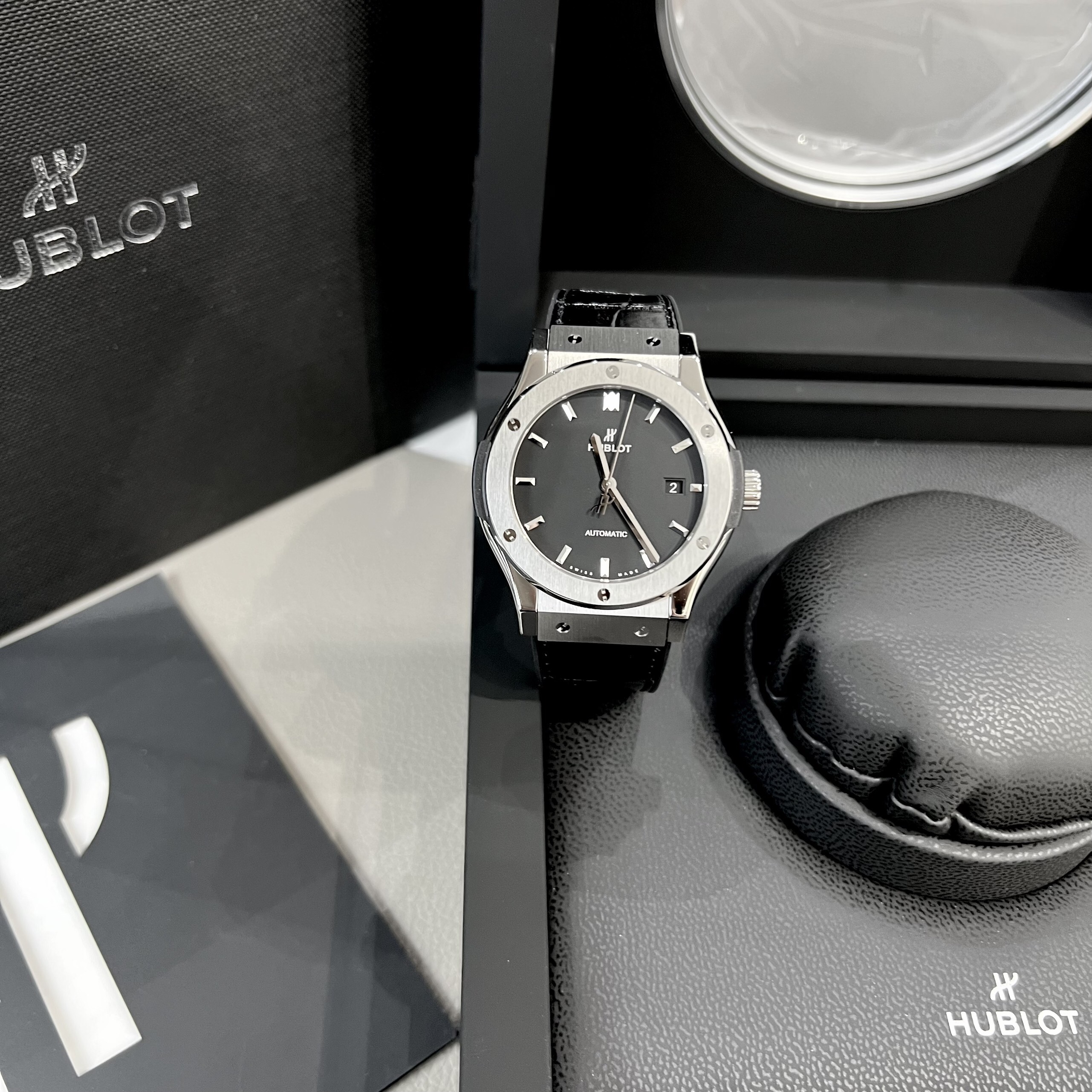 ĐỒNG HỒ HUBLOT CLASSIC FUSION BLACK 42MM